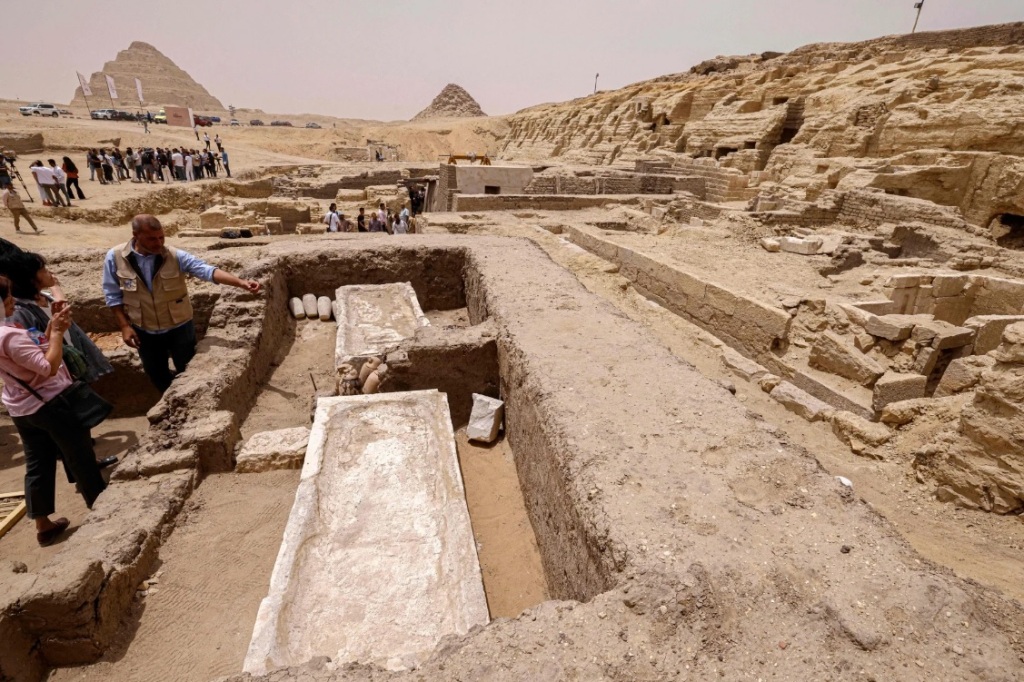 Saqqara, scoperti due laboratori per il trattamento delle mummie umane e animali - Djed Medu