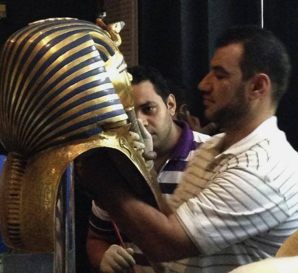 Rinviati a giudizio gli 8 responsabili dei danni alla maschera di Tutankhamon - Djed Medu