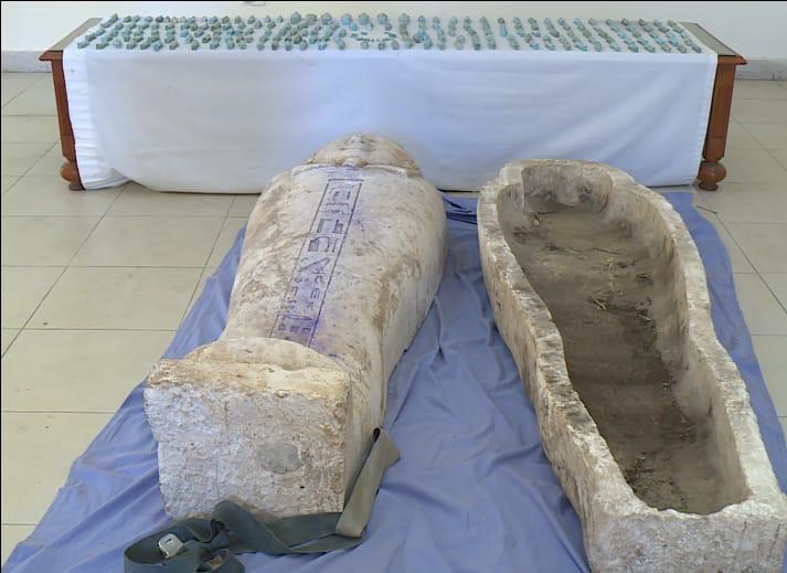 Sarcofago, 193 ushabti e un tempio tolemaico sotto casa: arrestati tombaroli a Giza e Sohag - Djed Medu