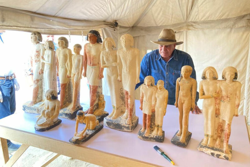 Saqqara, scoperte tombe di Antico Regno con 9 statue in pietra e una mummia di 4300 anni - Djed Medu