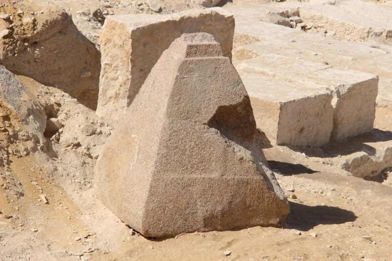 Saqqara: scoperto un altro pyramidion - Djed Medu