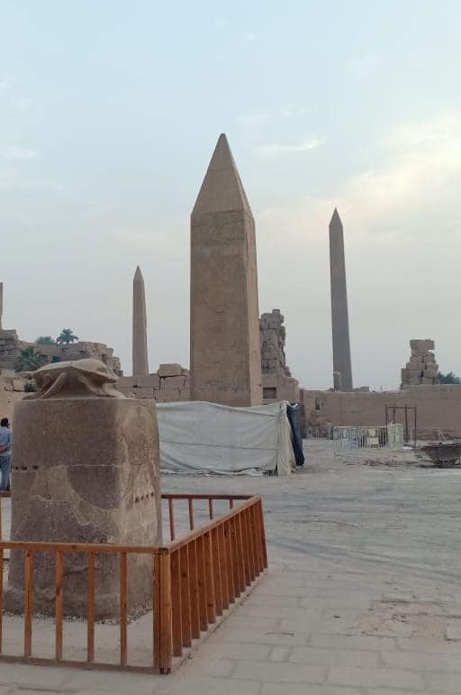 Rinnalzato l'obelisco caduto di Hatshepsut a Karnak - Djed Medu