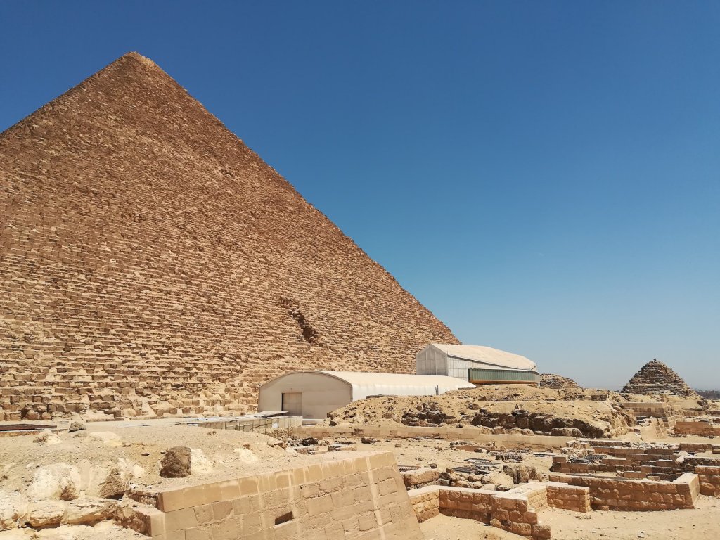 Finalmente libero il lato Sud della Piramide di Cheope - Djed Medu