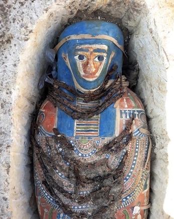 Dahshur, scoperte mummie con involucri decorati e ghirlande vegetali - Djed Medu