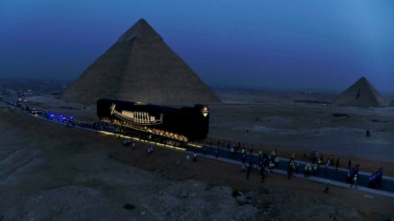 Trasferita nella notte la barca solare di Cheope al Grand Egyptian Museum - Djed Medu